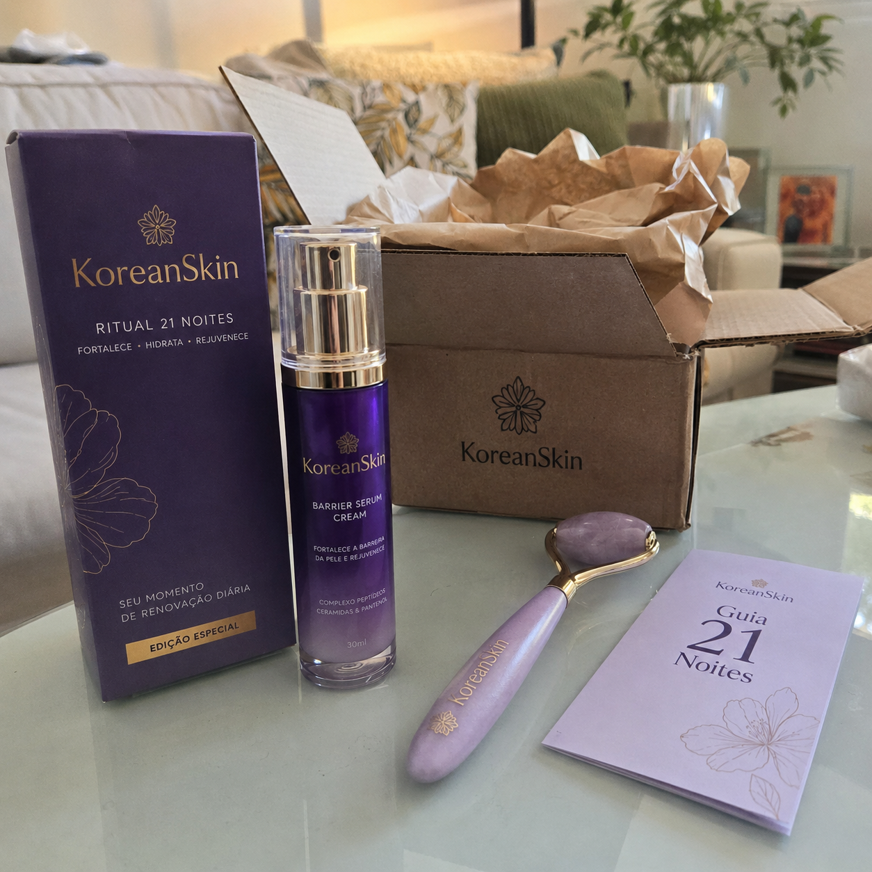 Kit KoreanSkin completo recém aberto na mesa de centro